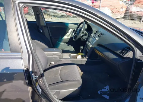 2011 Toyota Camry Se z USA, uszkodzony, nr VIN 4T1BF3EK2BU229175